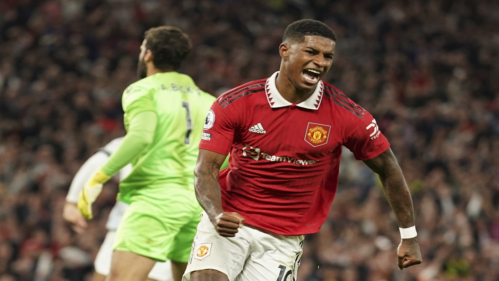 Rashford scores twice, Man United beats Leicester 3-0