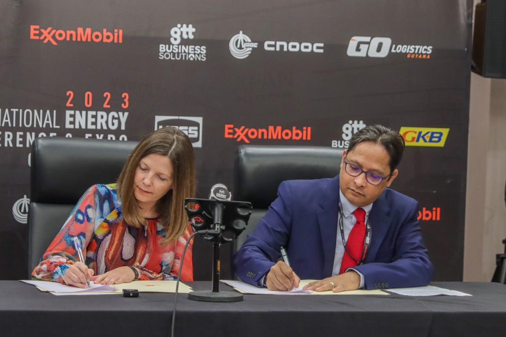 Canada/Guyana Chamber of Commerce and Energy NL sign MOU