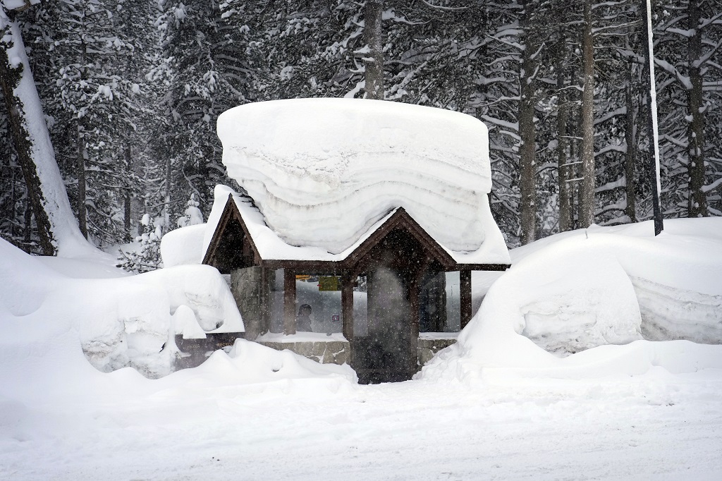 California faces more blizzards, floods in multistate storm