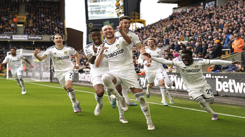 Leeds earn big win; Tottenham throw away lead in EPL