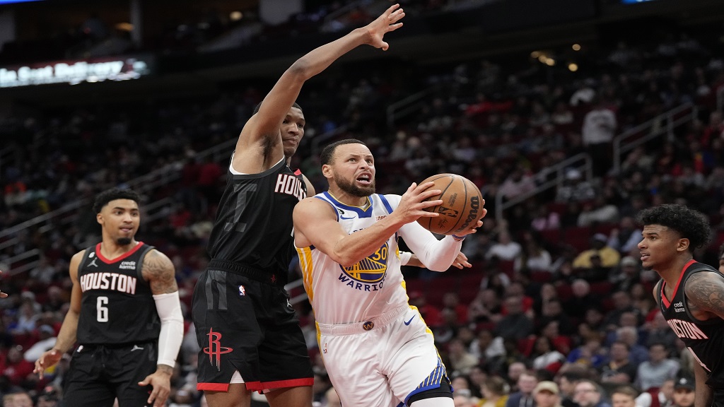 NBA: Warriors stop 11-game road skid, beat Rockets 121-108