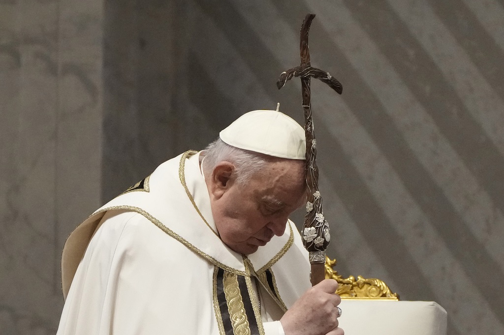 Pope issues lengthy marching orders to priests at Holy Thursday Mass