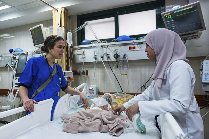Doctors visiting Gaza hospital stunned by toll on Palestinian children