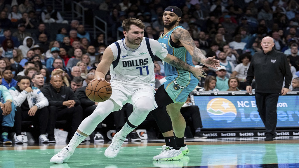 Mavericks beat Hornets as Luka Doncic scores 39 in triple-double