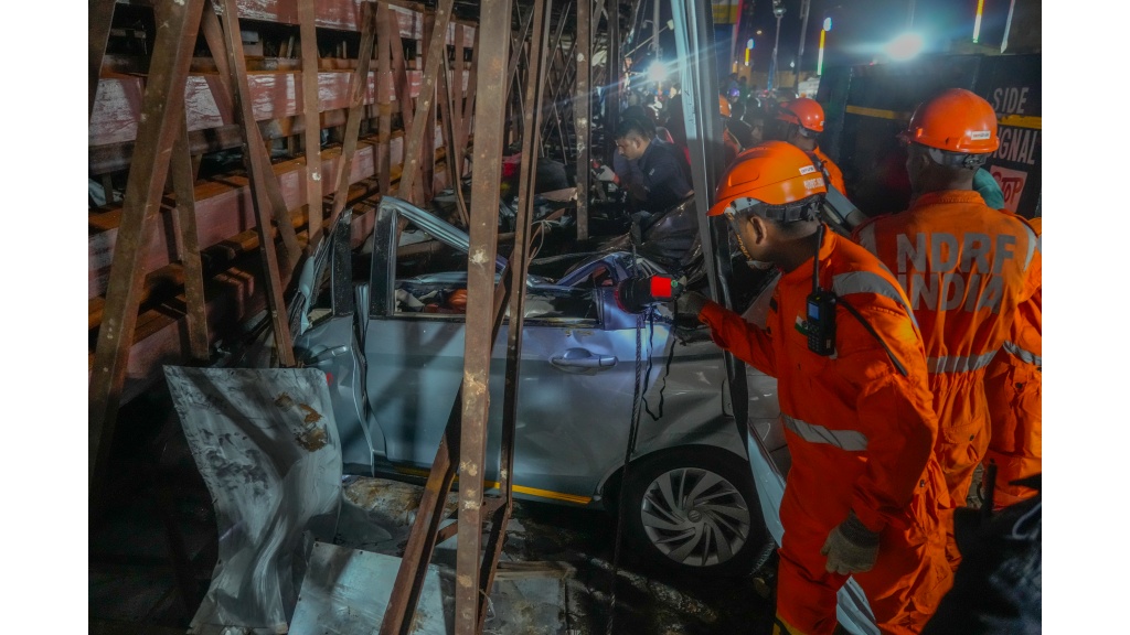 Billboard that collapsed in Mumbai storms killed at least 14