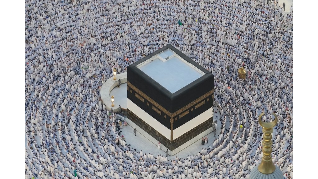 More than 1.5 million foreign pilgrims arrive in Mecca for Hajj