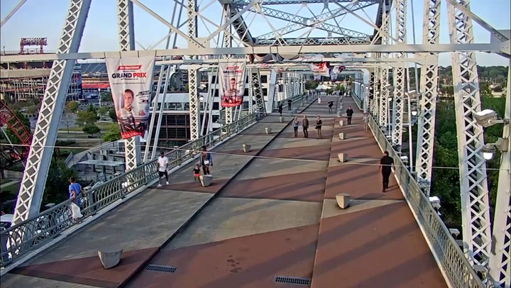 Jon Bon Jovi helps talk woman down from ledge on Nashville bridge