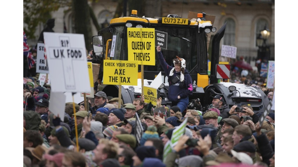 UK farmers descend on Parliament to protest tax to “ruin” small farms